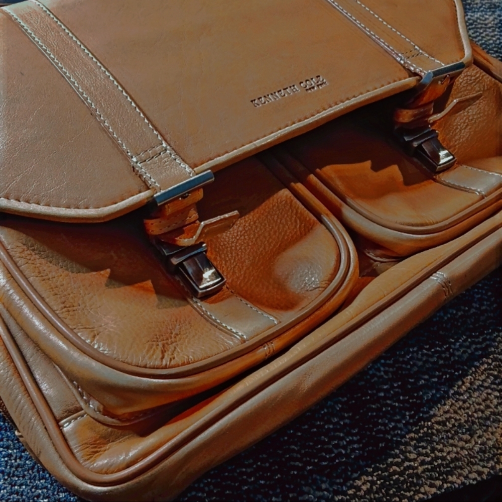 Kenneth Cole Lap Top Messenger Bag Flap-Olean